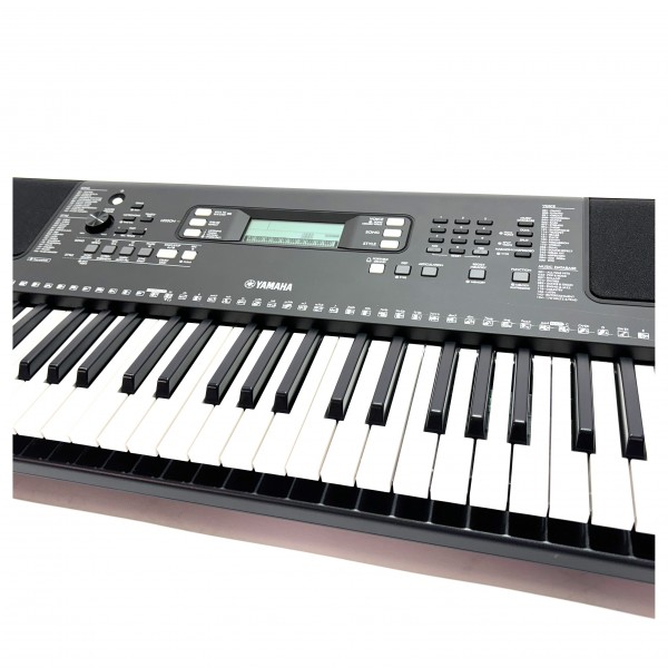 Yamaha Psr E B Rbar Keyboard Med Fj Rrlektion Svart Begagnad