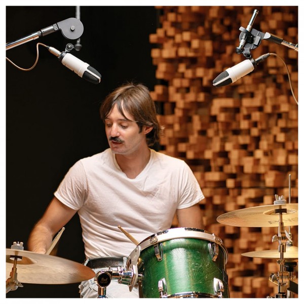 Universal Audio SC-1 Standard Condenser Microphone - Lifestyle 2