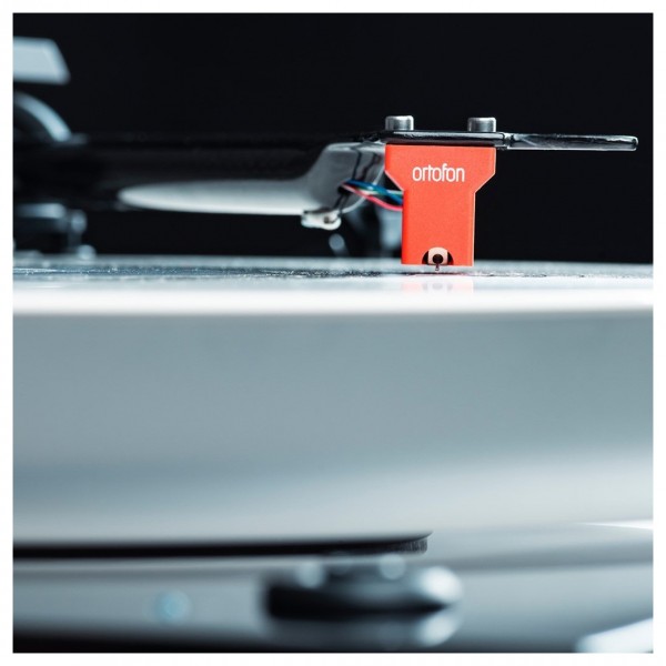 Pro-Ject X2 B Turntable - Ortofon Quintet Red MC Cartridge