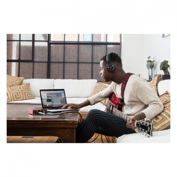 Focusrite Scarlett Solo (3rd Gen) - Lifestyle 2
