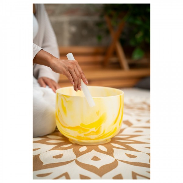 Meinl Sonic Energy 10" Marble Singing Bowl E4, Solarplexus Chakra - Lifestyle 2