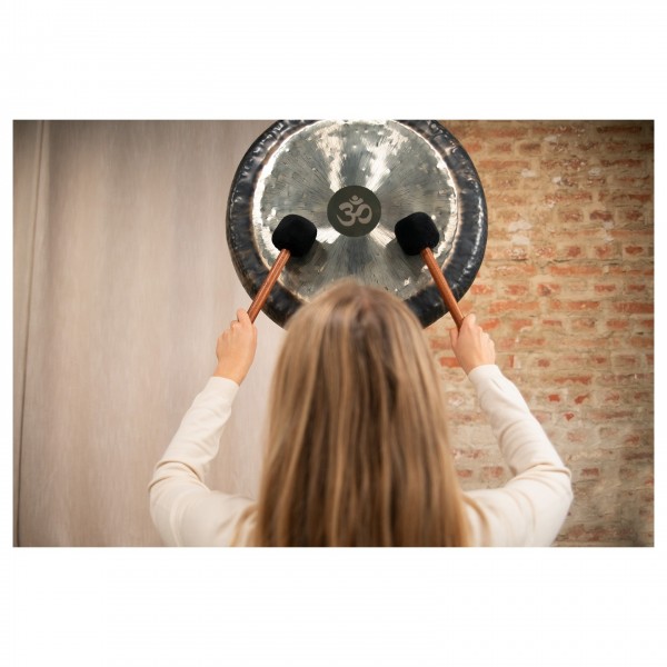 Meinl Sonic Energy 24" Om Gong, 136.10 Hz / C#3, Heart Chakra - Lifestyle 3