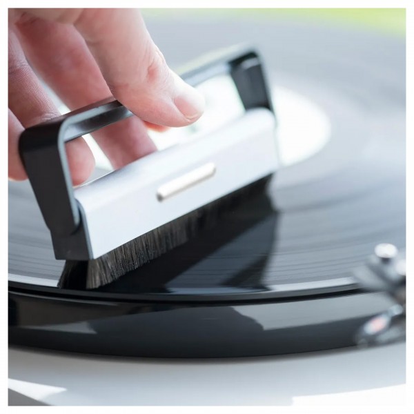 Pro-Ject Brush-IT - lifestyle