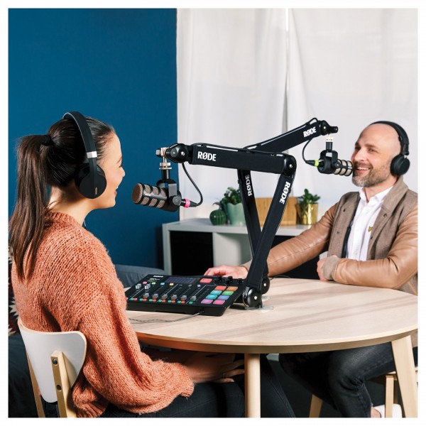 Rode PSA1 Plus Professional Studio Boom Arm - Lifestyle - Podcast