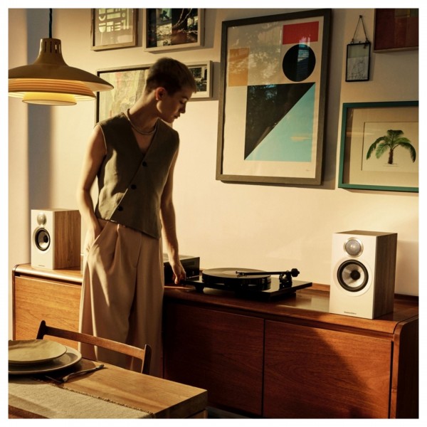 Bowers & Wilkins 607 S3 Hi-Fi System Lifestyle View