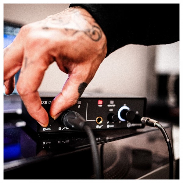 IXO12 Audio Interface, Black - Lifestyle