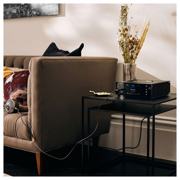 Naim Uniti Atom Headphone Edition - lifestyle