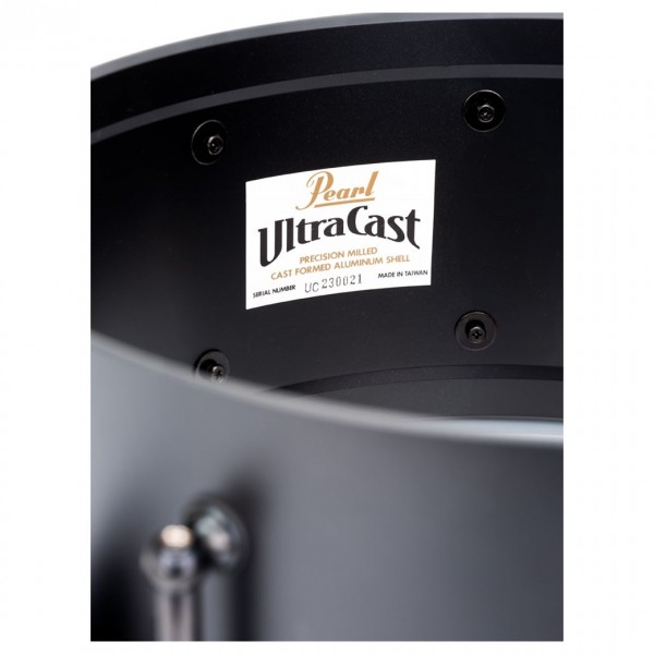 Pearl UltraCast 14 x 6.5'' Cast Aluminium Snare Drum at Gear4music