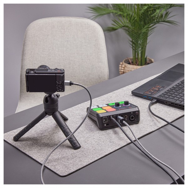 Rode SC27 USB-C Cable - Lifestyle