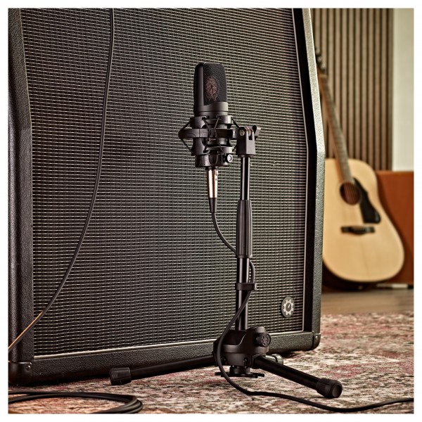 G4M Short Straight Microphone Stand Lifestyle 1