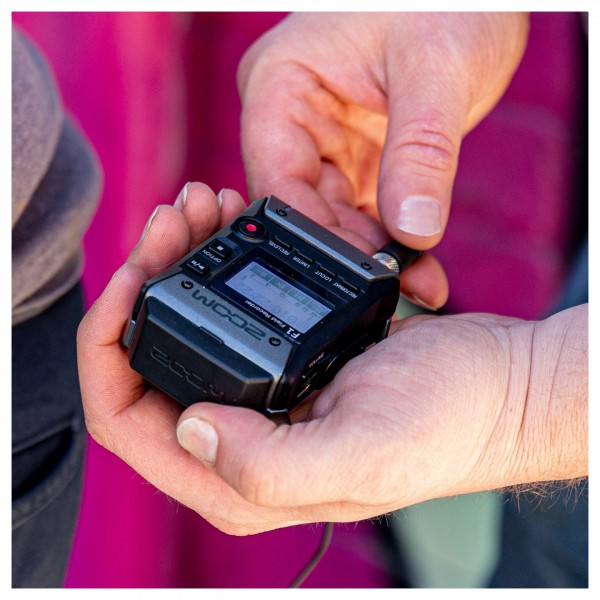 Zoom F1-LP Field Recorder with Lavalier Microphone - Lifestyle 2