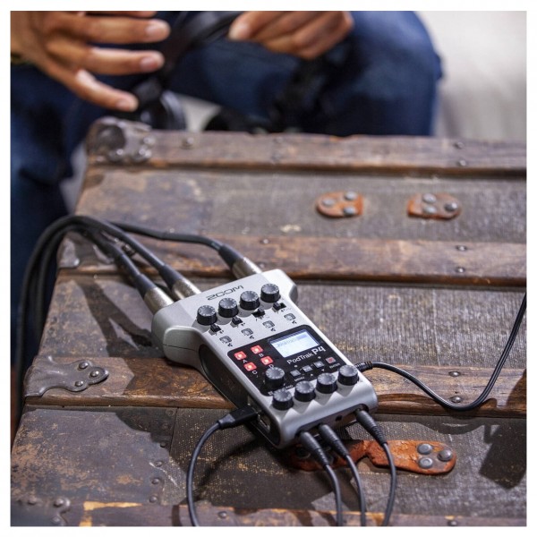 Zoom PodTrak P4 - Lifestyle
