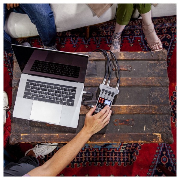 Zoom PodTrak P4 - Lifestyle 2