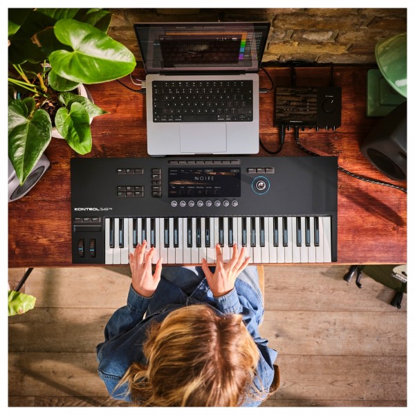 Native Instruments Kontrol S49 MK3 - Lifestyle 5