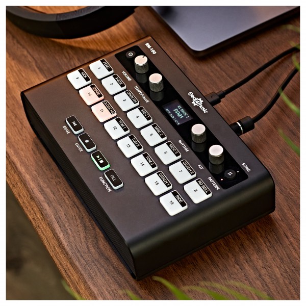 RM-100 Rhythm & Drum Machine by Gear4music