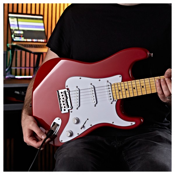 LA Select Electric Guitar Red, 15W Guitar Amp & Accessory Pack