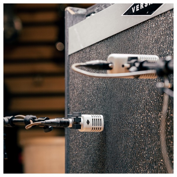 Universal Audio SD-3 Cardoid Dynamic Microphone - Lifestyle (Guitar Cab)
