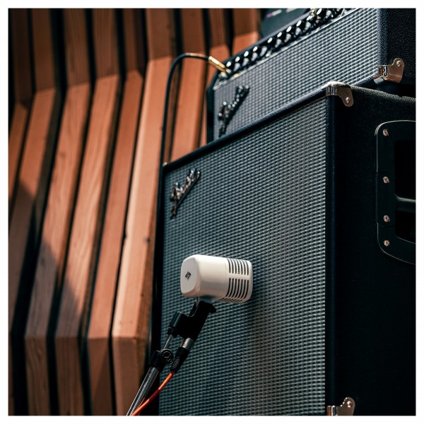 Universal Audio SD-5 Dynamic Microphone with Hemisphere Modeling - Lifestyle (Bass Cabinet)