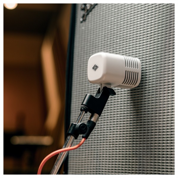 Universal Audio SD-5 Dynamic Microphone with Hemisphere Modeling - Lifestyle (Bass Cabinet 2)