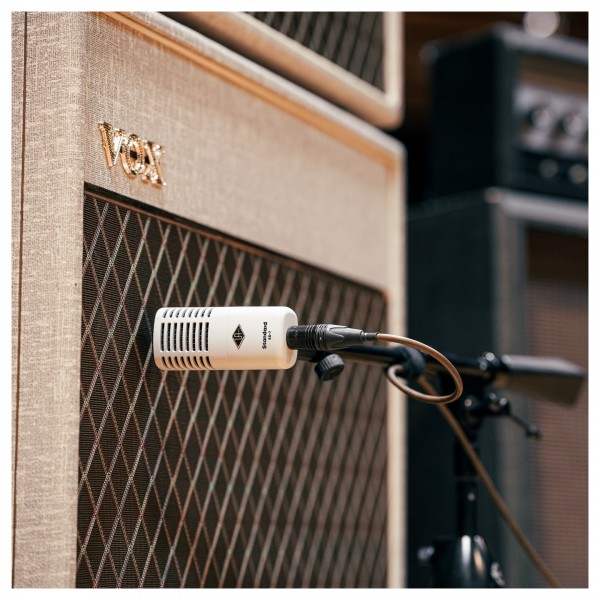 UA SD-7 Dynamic Microphone - Lifestyle (Amp)