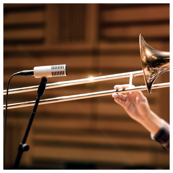 Universal Audio SD-7 Dynamic Microphone with Hemisphere Modeling - Lifestyle (Brass)