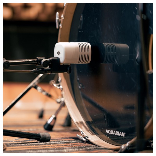 Universal Audio SD-5 Dynamic Microphone with Hemisphere Modeling - Lifestyle (Kick Drum)