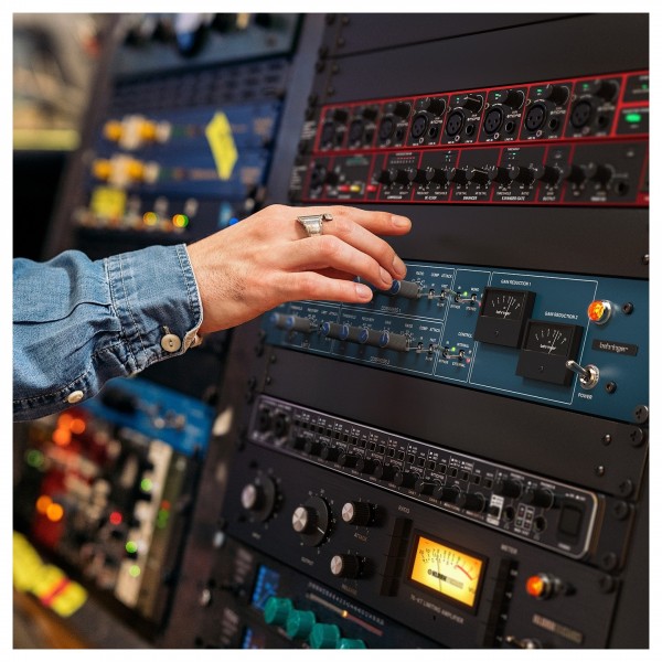 Behringer 369 2-Channel Stereo Compressor and Limiter at Gear4music