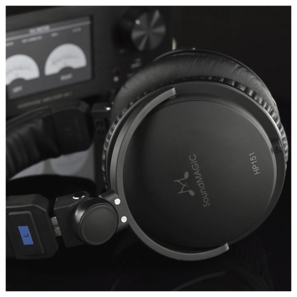 HP151 Headphones - Lifestyle 