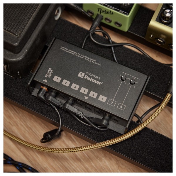 Palmer PWT 08 MK2 Universal 9V Pedalboard Power Supply 8 Outputs - Lifestyle 3