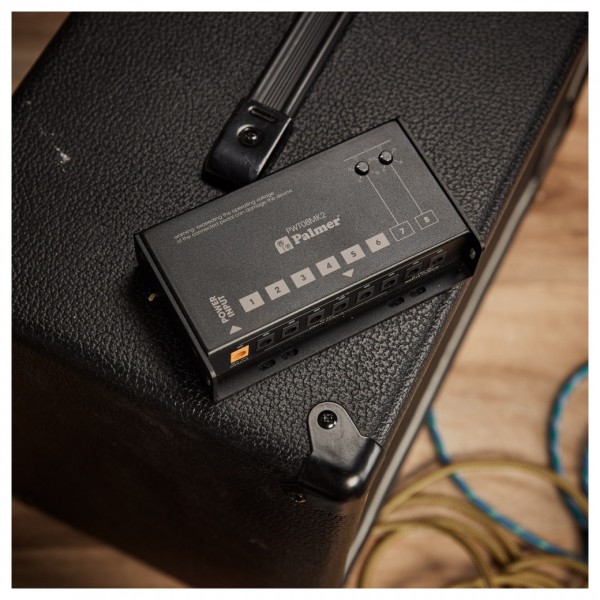 Palmer PWT 08 MK2 Universal 9V Pedalboard Power Supply 8 Outputs - Lifestyle 4