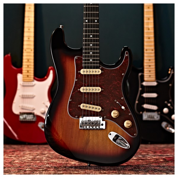 LA Select Electric Guitar Sunburst, 15W Guitar Amp & Accessory Pack
