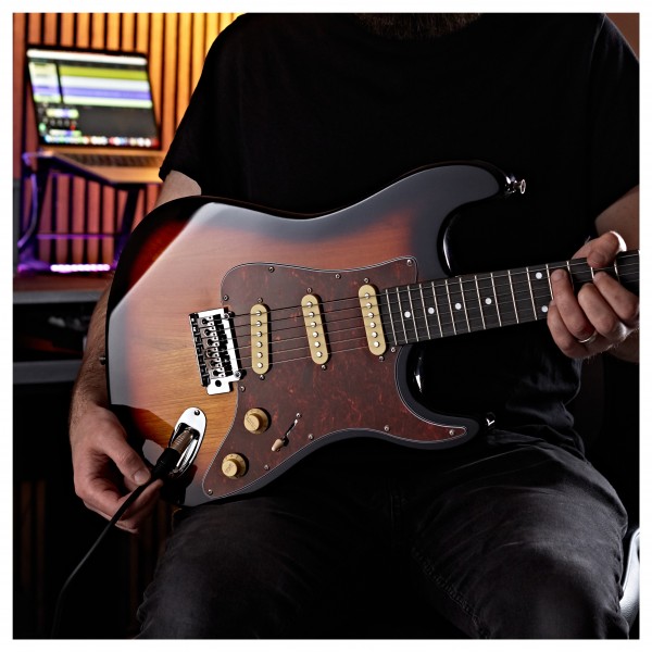 LA Select Electric Guitar Sunburst, 15W Guitar Amp & Accessory Pack