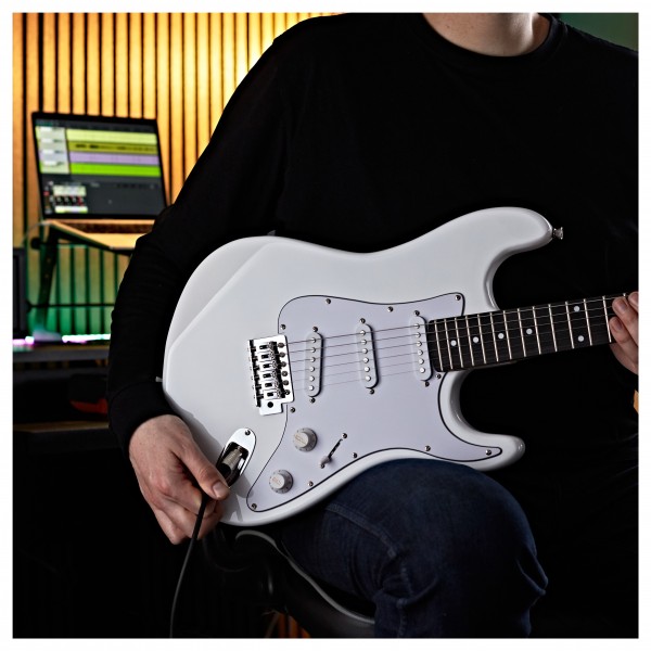 LA Electric Guitar White, 15W Guitar Amp & Ultimate Accessory Pack