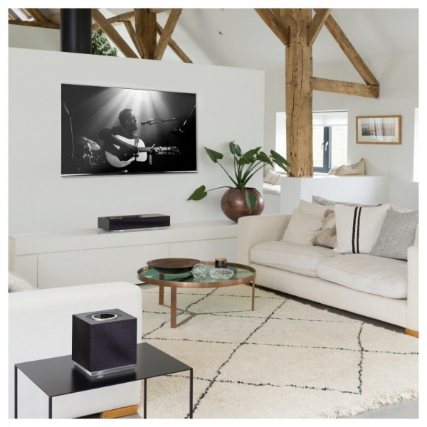 Naim Mu-So 2nd Gen. Wireless Speaker System - Group lifetsyle image