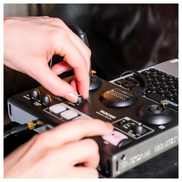 Tascam MiNiSTUDIO Creator US-42B at Gear4music