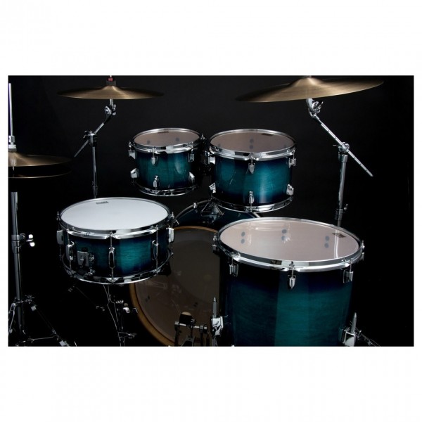 Tama Superstar Classic 22'' 5pc Shell Pack, Blue Lacquer Burst - Lifestyle 3