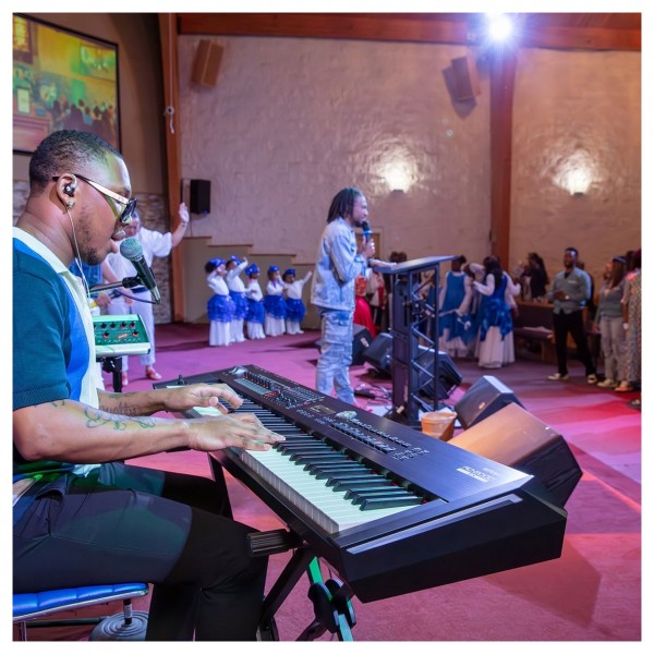 Roland RD-2000 EX Digital Stage Piano - Lifestyle 3