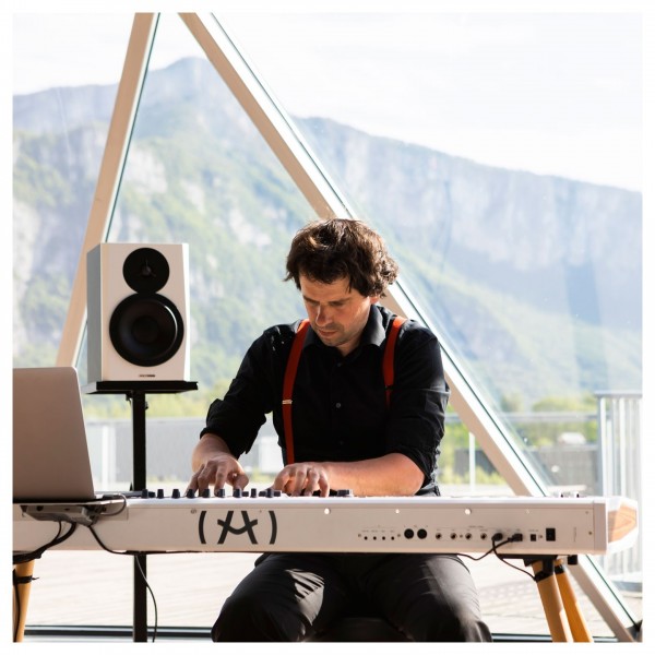Arturia Keylab 88 MKII, White - Lifestyle 3