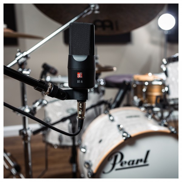sE Electronics sE-X1R Ribbon Microphone - Lifestyle 3