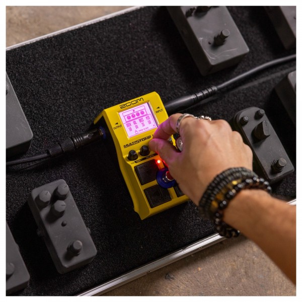 Zoom MS-200D+ Guitar Pedal - Lifestyle 3