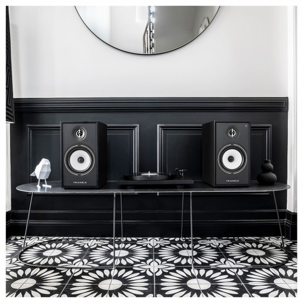 Triangle Lunar 1 Turntable, Black Lifestyle View