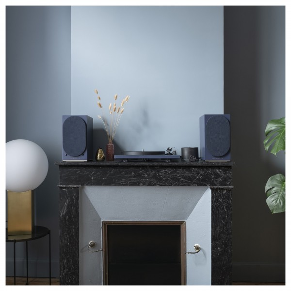 Triangle Lunar 1 Turntable, Blue Lifestyle View