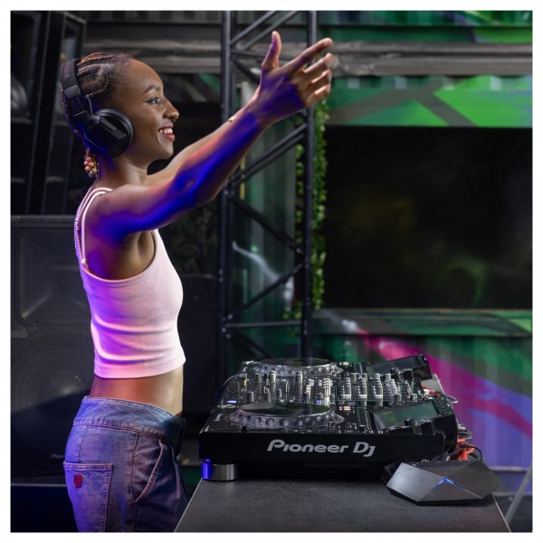 AlphaTheta HDJ-F10 Wireless DJ Headphones - Lifestyle 4