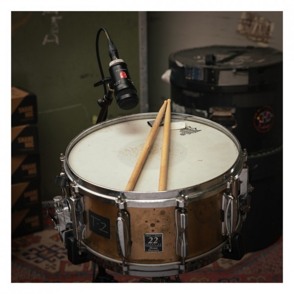 Lauten Audio LS-408 Snare Mic FET Condenser Microphone - Lifestyle