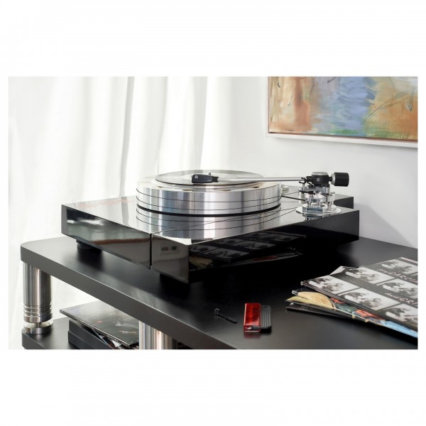 Ortofon SPU GTX E Moving Coil Cartridge - Lifestyle view, attached to tonearm