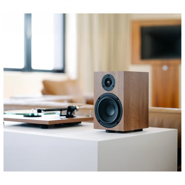 Pro-Ject Stereo Set E1, Walnut - lifestyle 
