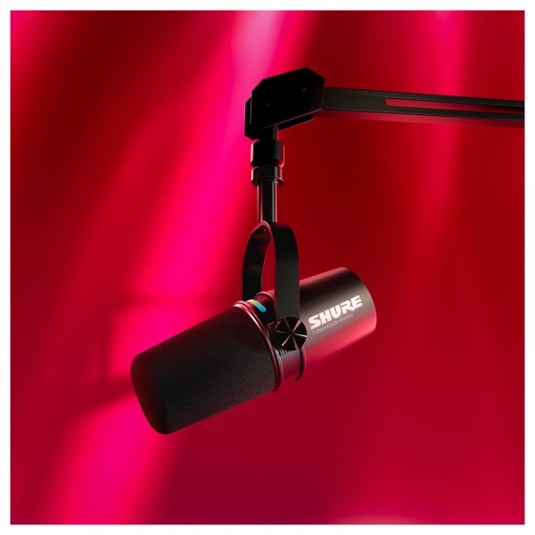 Shure MV7i Smart Mic with Built-in Audio Interface - Lifestyle 1