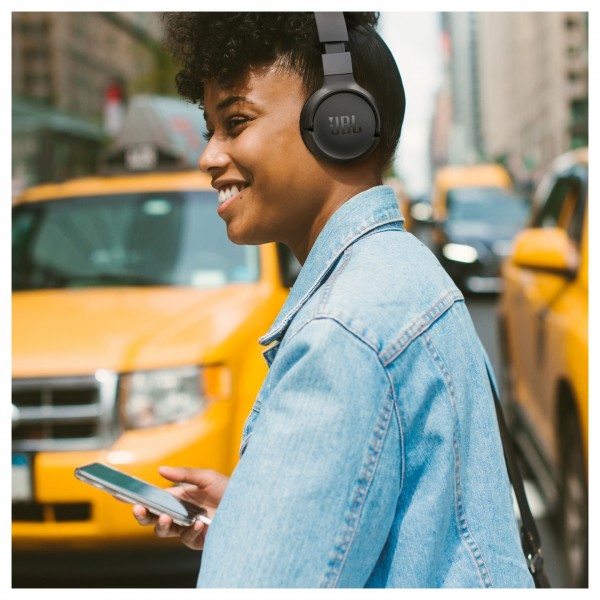 JBL Tune 670NC Wireless On-ear Headphones, Black - Lifestyle Image, Adaptive Noise Cancelling
