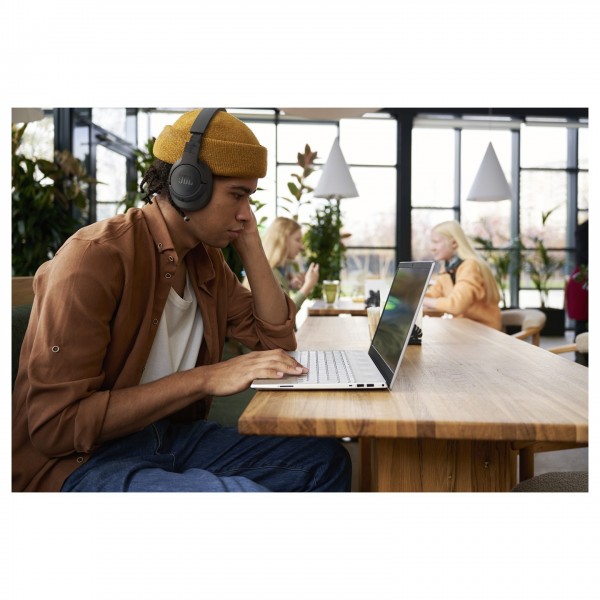 JBL Tune 770NC Wireless Over-ear Headphones - Lifestyle Image, noise cancelling in internet cafe
