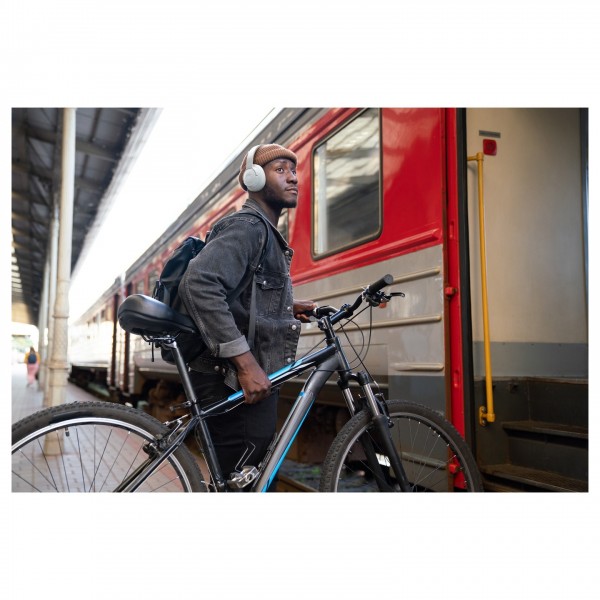 JBL Tune 770NC Wireless Over-ear Headphones - Lifestyle Image, ambient aware boarding a train